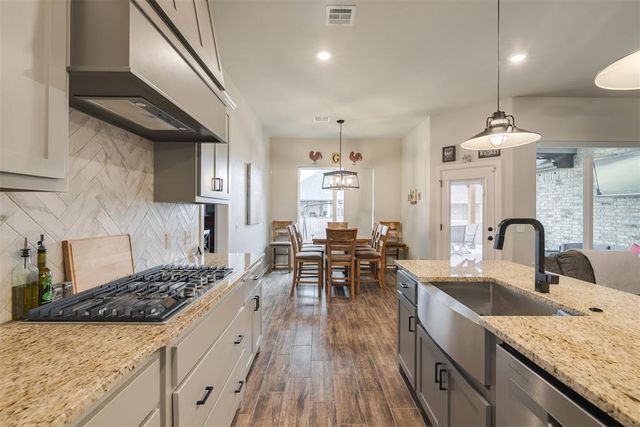 4716 Bermuda Drive, Mustang, OK 73064