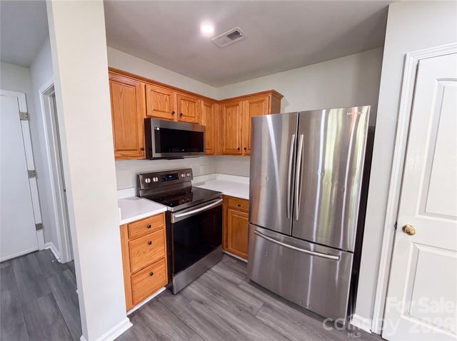 11220 Northwoods Forest Drive, Charlotte, NC 28214