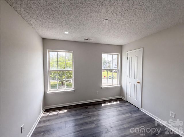 11220 Northwoods Forest Drive, Charlotte, NC 28214