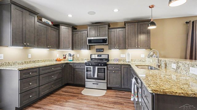 5663 S Stone Briar Lane, Tittabawassee Twp, MI 48623