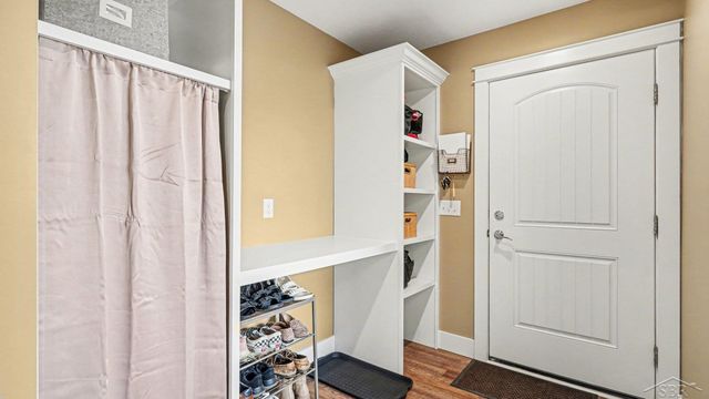 5663 S Stone Briar Lane, Tittabawassee Twp, MI 48623