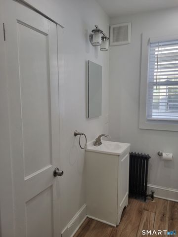 21 Quintard Terrace 2nd Floor, Stamford, CT 06902