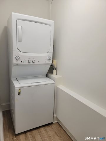 21 Quintard Terrace 2nd Floor, Stamford, CT 06902