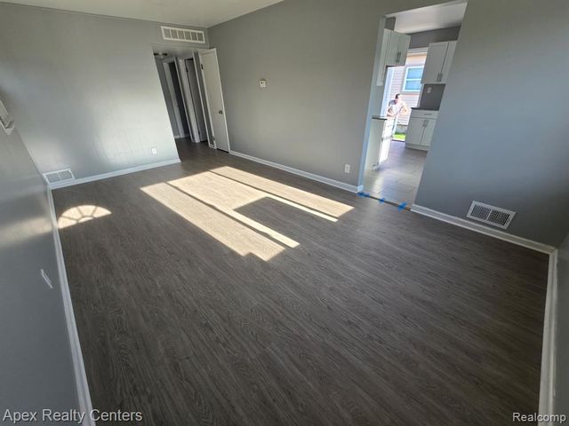 5157 S Hubbard Street, Wayne, MI 48184