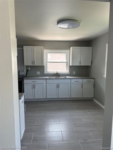 5157 S Hubbard Street, Wayne, MI 48184