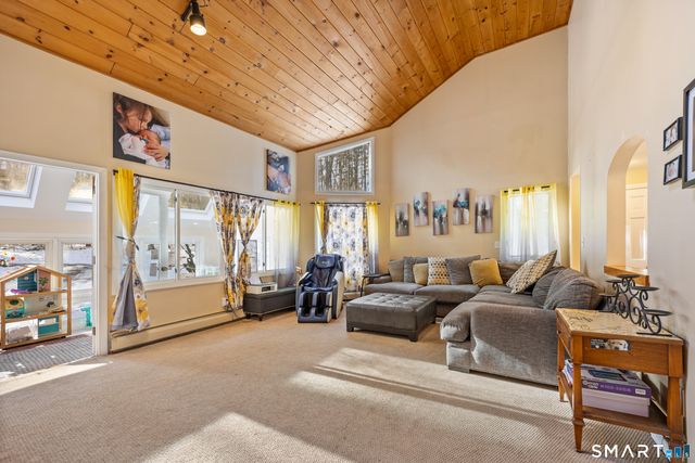 40 Den Road, New Hartford, CT 06057