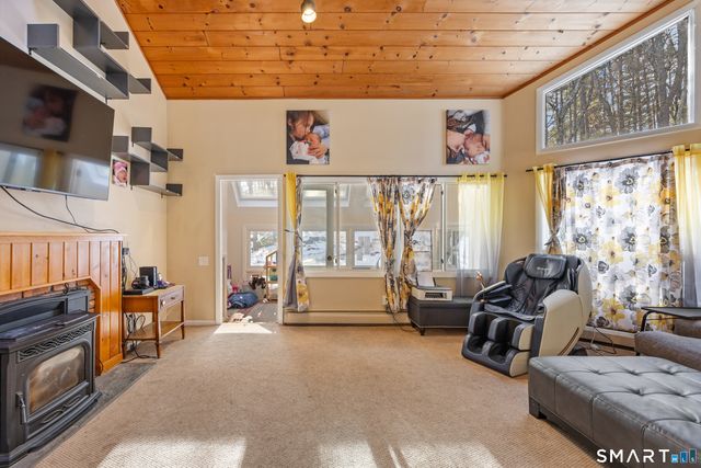 40 Den Road, New Hartford, CT 06057