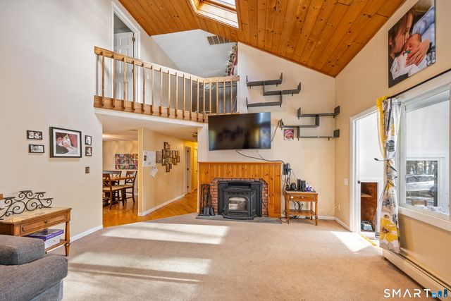 40 Den Road, New Hartford, CT 06057