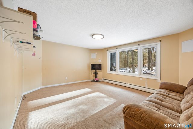 40 Den Road, New Hartford, CT 06057