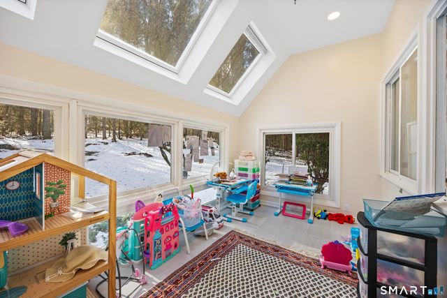 40 Den Road, New Hartford, CT 06057