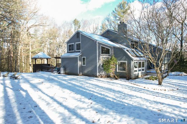 40 Den Road, New Hartford, CT 06057