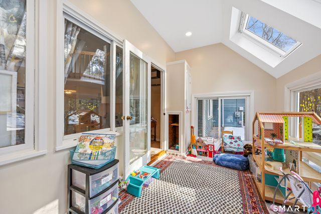 40 Den Road, New Hartford, CT 06057