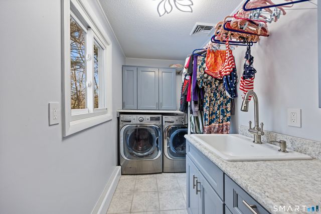 40 Den Road, New Hartford, CT 06057