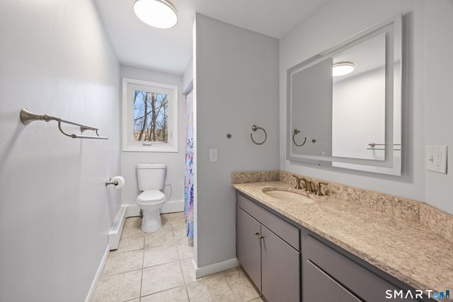 40 Den Road, New Hartford, CT 06057