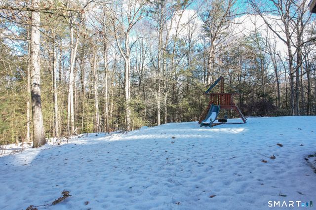 40 Den Road, New Hartford, CT 06057