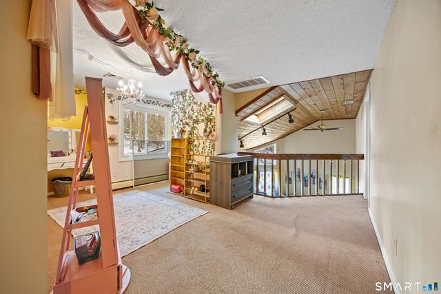 40 Den Road, New Hartford, CT 06057