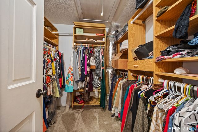 40 Den Road, New Hartford, CT 06057