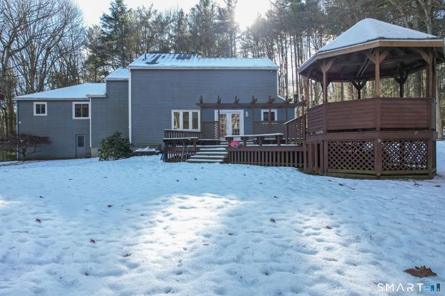 40 Den Road, New Hartford, CT 06057