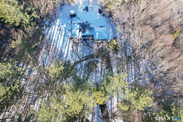 40 Den Road, New Hartford, CT 06057