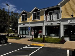 54 Loomis St 1106, Bedford, MA 01730