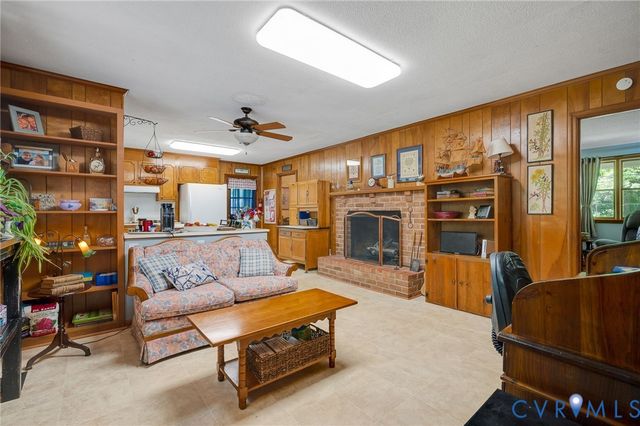 8315 King Dr, Disputanta, VA 23842