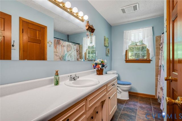 8315 King Dr, Disputanta, VA 23842