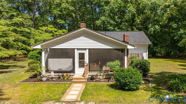 8315 King Dr, Disputanta, VA 23842