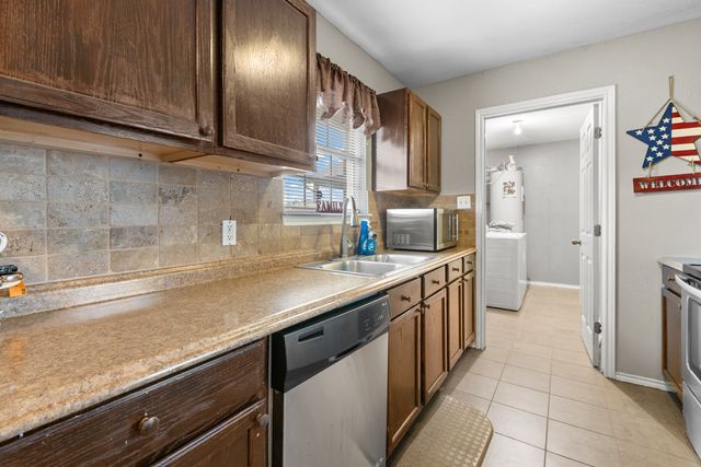 702 Aldridge Street, Commerce, TX 75428