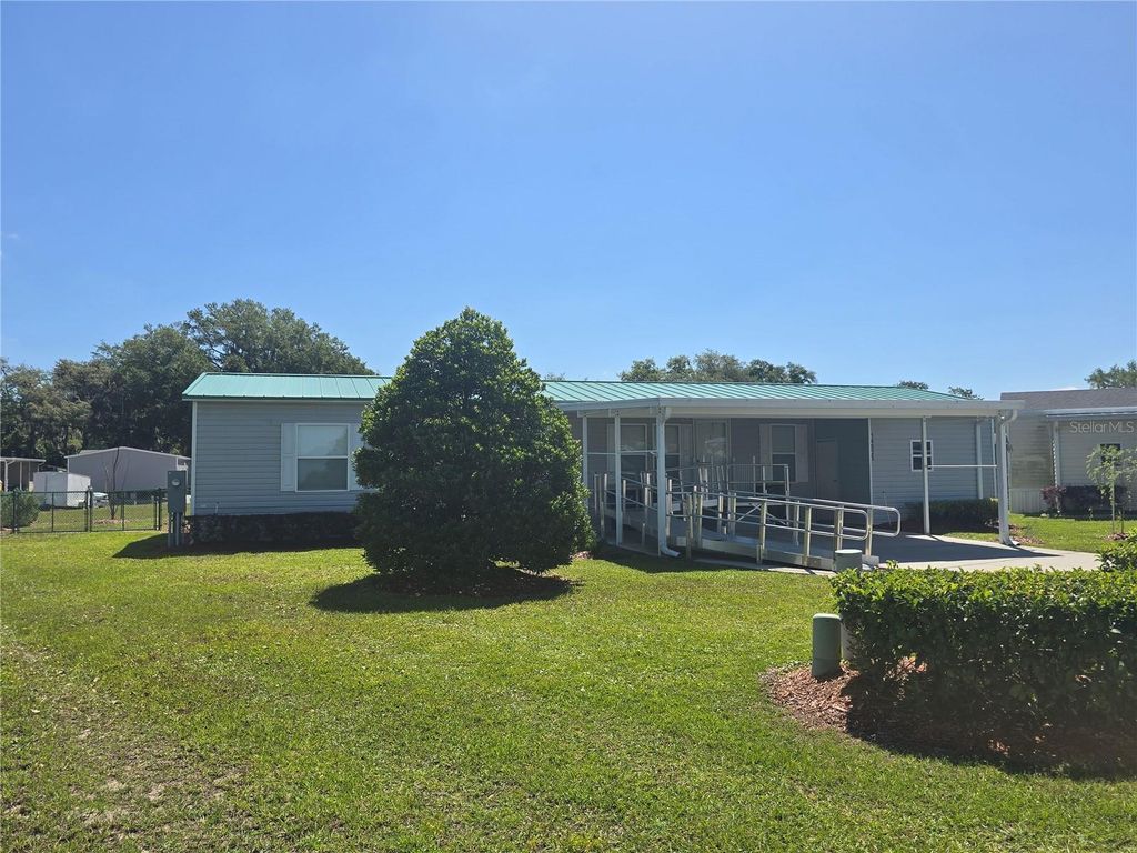 Image 2 of property listing at 14025 STAG HORN COURT, Astatula, FL 34705