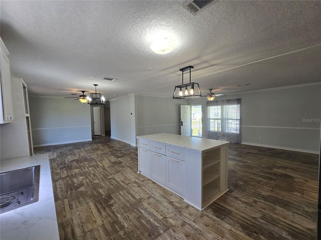 Image 12 of property listing at 14025 STAG HORN COURT, Astatula, FL 34705