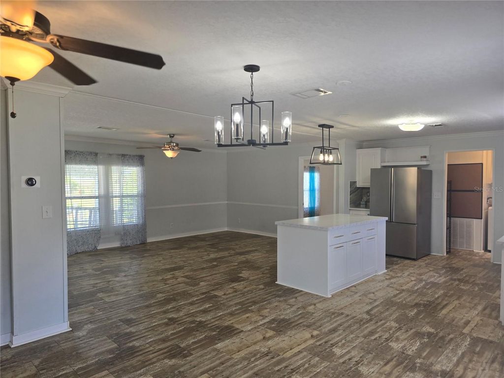 Image 13 of property listing at 14025 STAG HORN COURT, Astatula, FL 34705