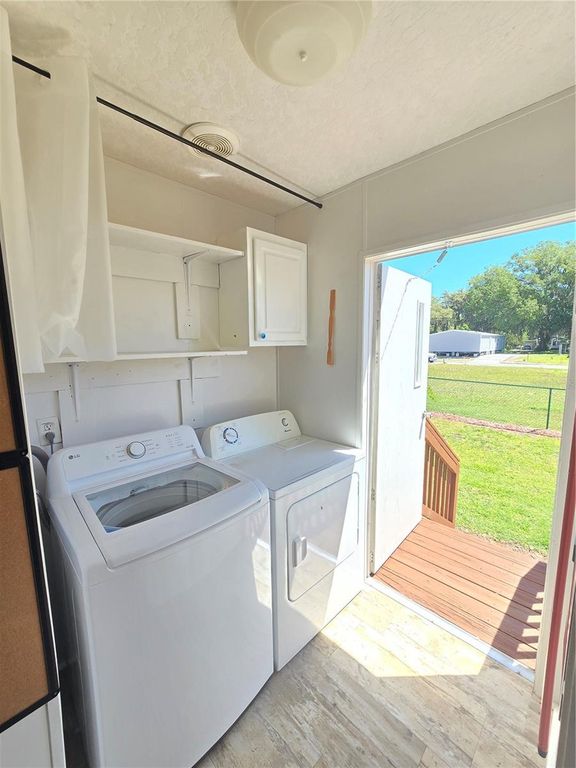 Image 19 of property listing at 14025 STAG HORN COURT, Astatula, FL 34705