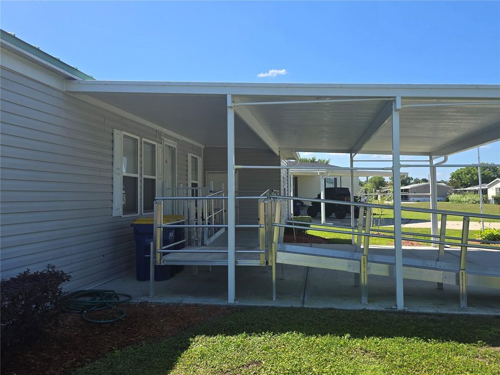 Image 3 of property listing at 14025 STAG HORN COURT, Astatula, FL 34705