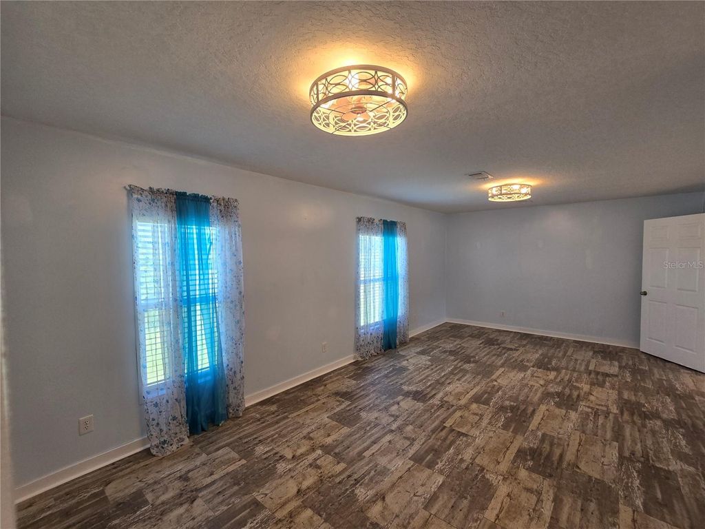 Image 22 of property listing at 14025 STAG HORN COURT, Astatula, FL 34705