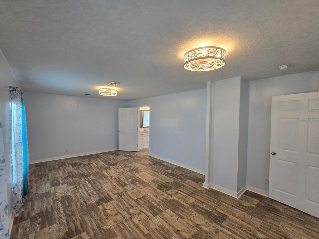 Image 23 of property listing at 14025 STAG HORN COURT, Astatula, FL 34705