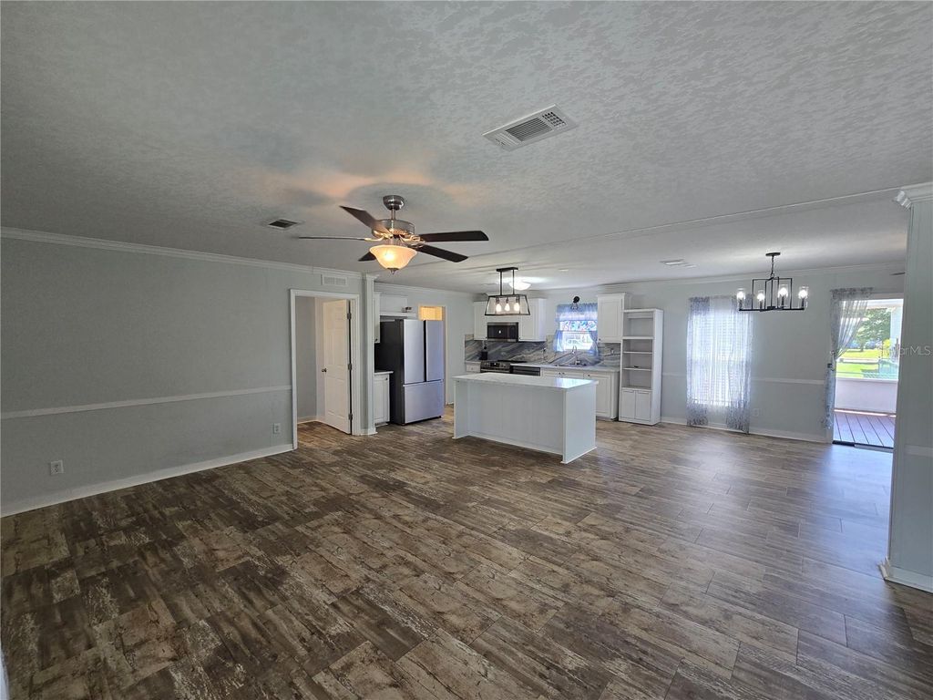 Image 4 of property listing at 14025 STAG HORN COURT, Astatula, FL 34705
