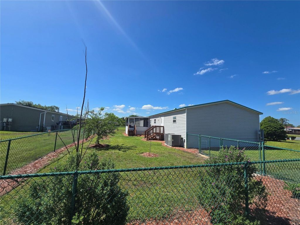 Image 38 of property listing at 14025 STAG HORN COURT, Astatula, FL 34705