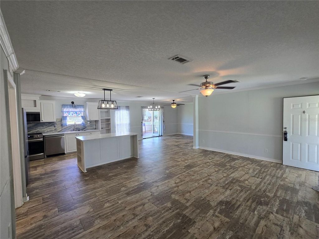 Image 5 of property listing at 14025 STAG HORN COURT, Astatula, FL 34705