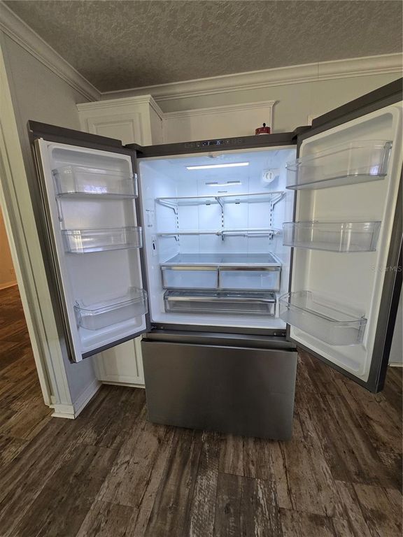 Image 10 of property listing at 14025 STAG HORN COURT, Astatula, FL 34705