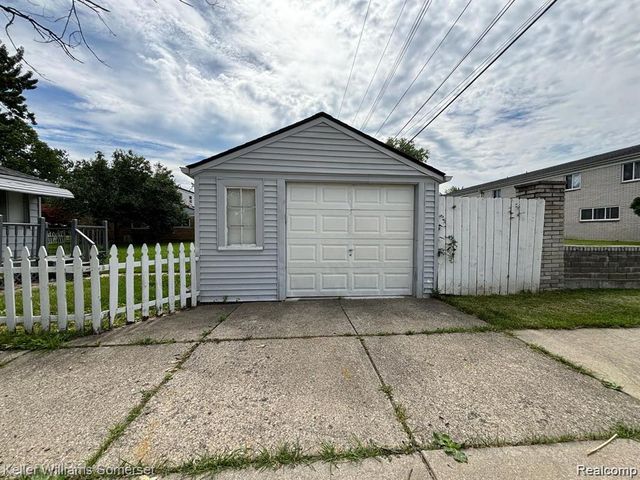 19800 Parkside Street, St. Clair Shores, MI 48080