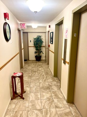 6701 S Crandon Avenue 9B, Chicago, IL 60649