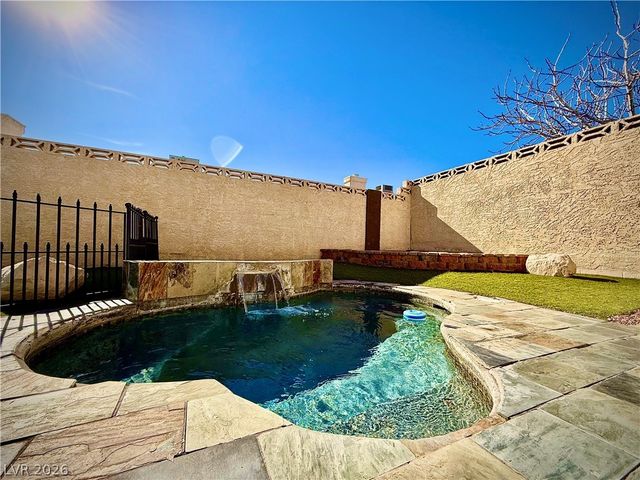 2033 Riderwood Avenue, North Las Vegas, NV 89032