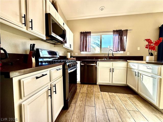 2033 Riderwood Avenue, North Las Vegas, NV 89032