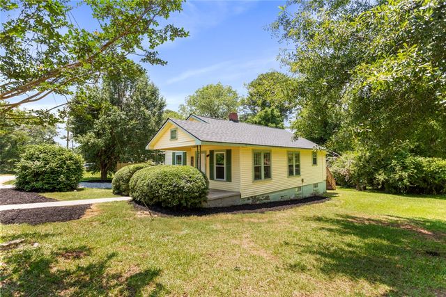 209 Moore Avenue, Walhalla, SC 29691