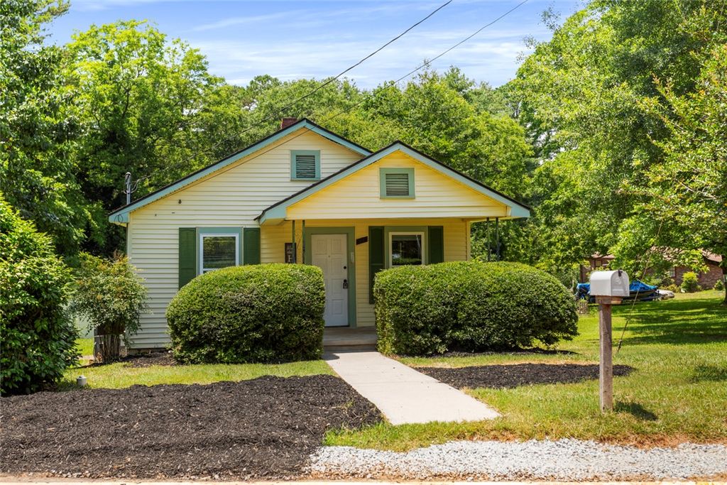 209 Moore Avenue, Walhalla, SC 29691