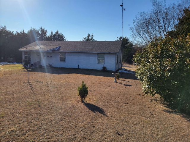 401 Meadowview Lane, Point, TX 75472