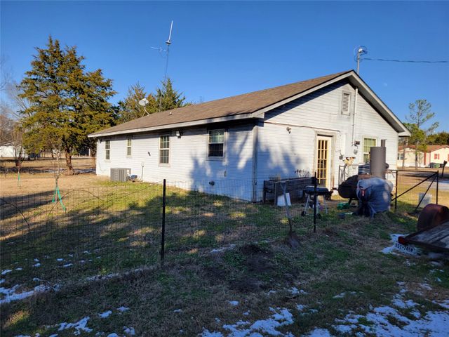 401 Meadowview Lane, Point, TX 75472