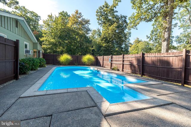 2338 BEDMINSTER RD, Perkasie, PA 18944
