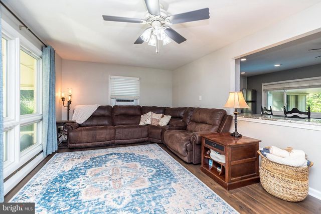 2338 BEDMINSTER RD, Perkasie, PA 18944