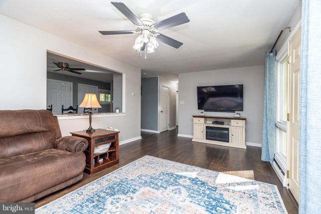 2338 BEDMINSTER RD, Perkasie, PA 18944